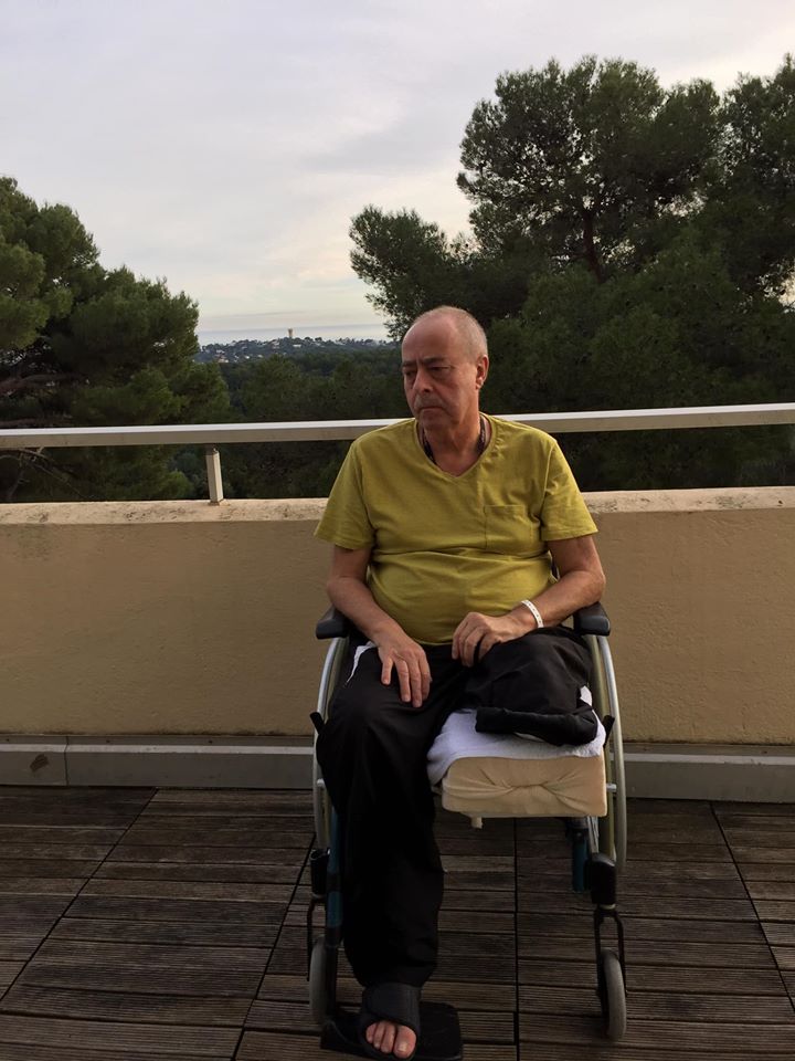 accès a la dignité  pour les handicapés  ,accès a un appartement adaplé respect des places réservées