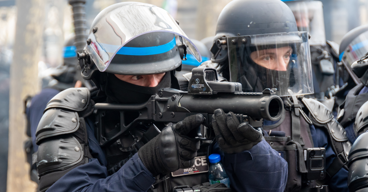 Contre l’utilisation d’armes de guerre sur des civils par les forces de l’ordre