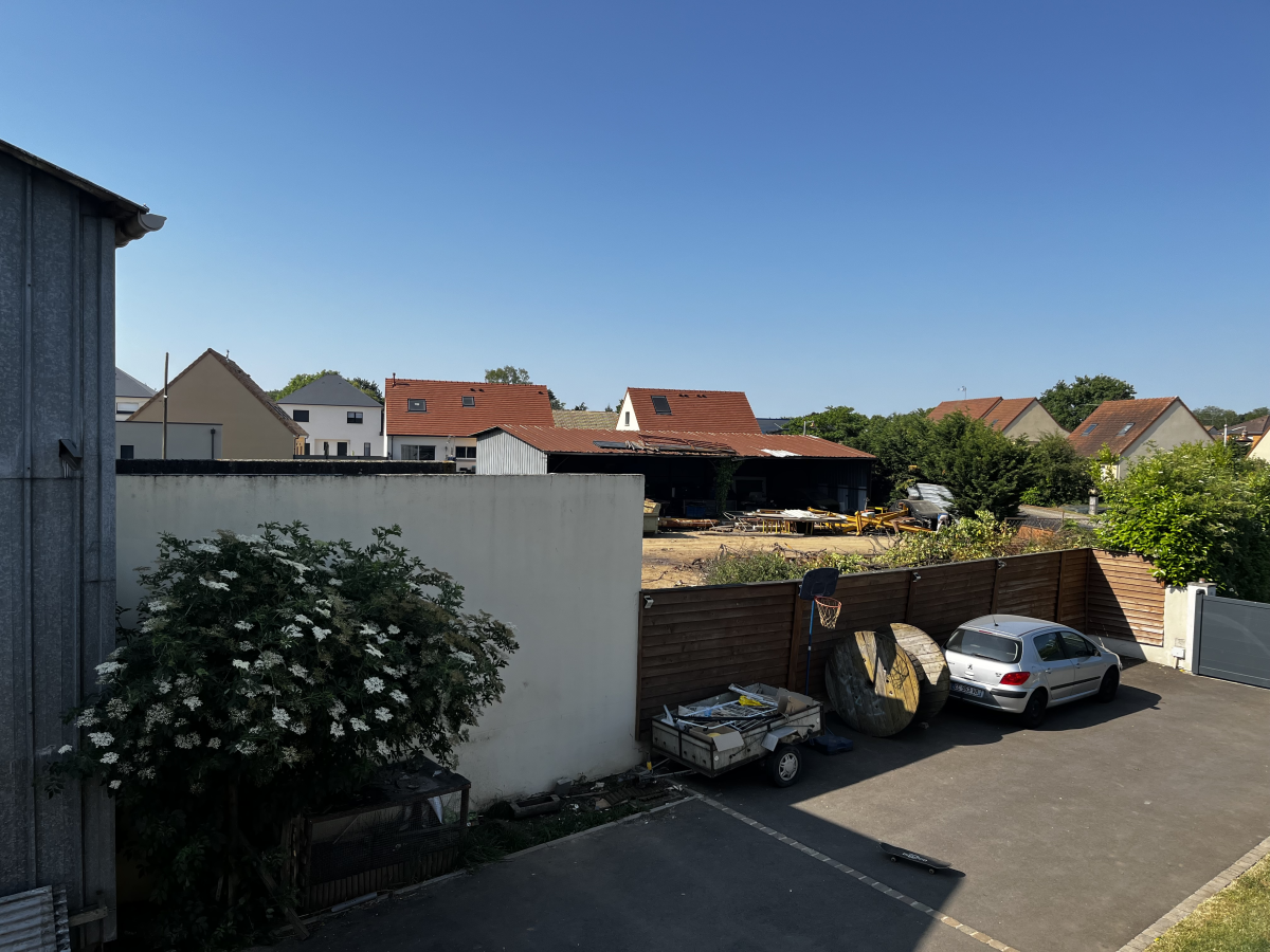 Opposition à la construction d un bâtiment de 1000m2 sur la bazoge avec accès rue du Mans et rue de la sauvagere