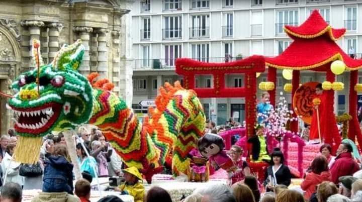 Création d'un Corso Fleuri à Avignon