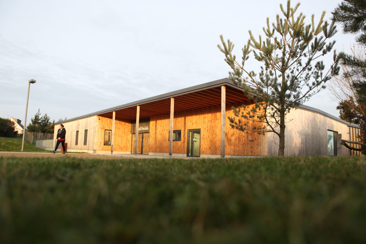 NON à la fermeture de la crèche familiale municipale à Langueux