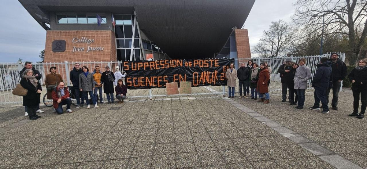 Non à la suppression du poste de laborantine au collège Jean-jaurès et au collège Saut-de-Sabo