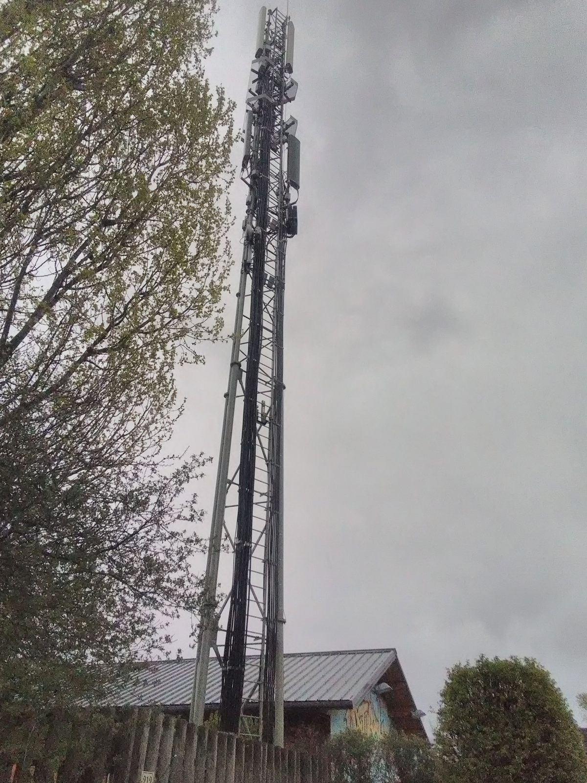 Stop à l'antenne au hameau de Bellecombe (38530) à proximité des habitations - Défendons notre santé et notre patrimoine naturel !
