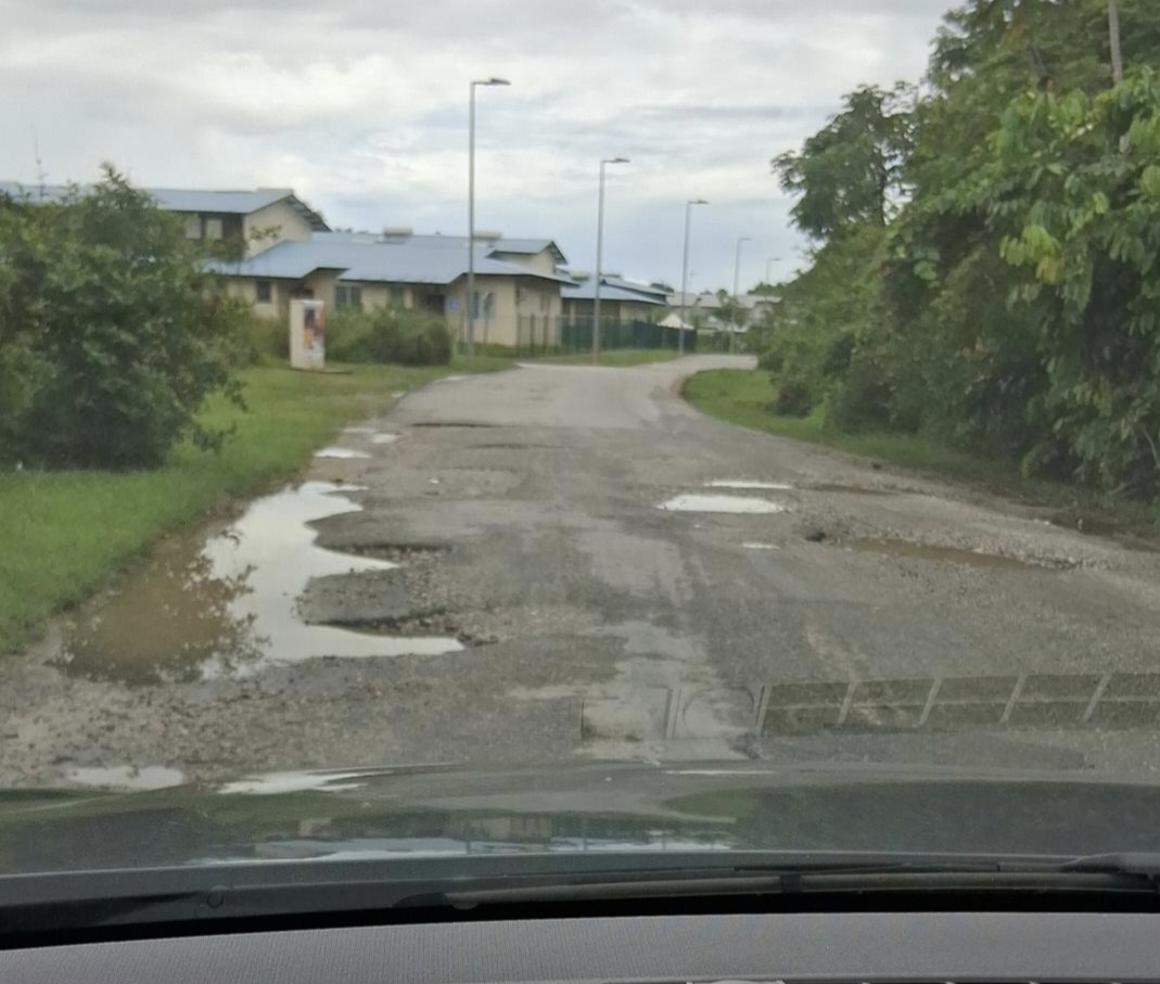 Pétition pour la demande de rénovation de la chaussée de l'entrée du domaine des roches rouges à Préfontaine