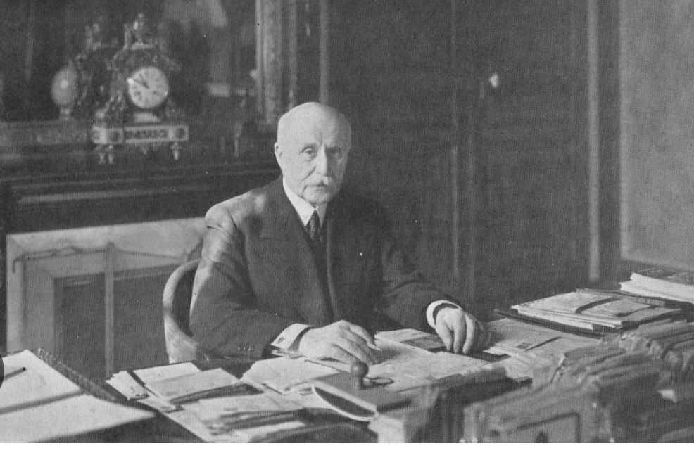 Pour le désarmement de la 🇫🇷France et sa capitulation