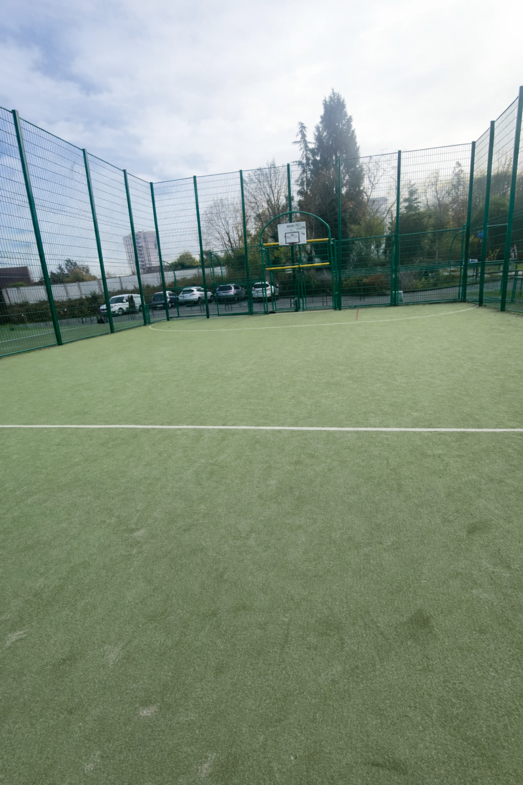 Pour l’installation d’une protection au city stade de la Chancellerie