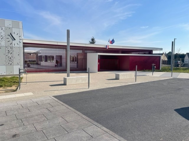 Pour l'ouverture d'une classe de 6ème et d'une classe de 4ème au collège Jules Ferry d'AUNEAU