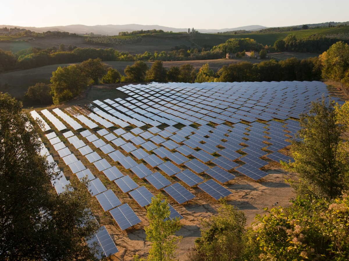 STOP À LA DÉVORATION DE NOS TERRES AGRICOLES PAR LE SOLAIRE AU SOL !